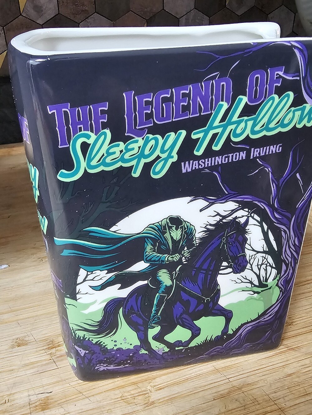 NIB Ceramic Book Vase Legend Of Sleepy Hollow Goth Horror Literary - Picture 11 of 13
